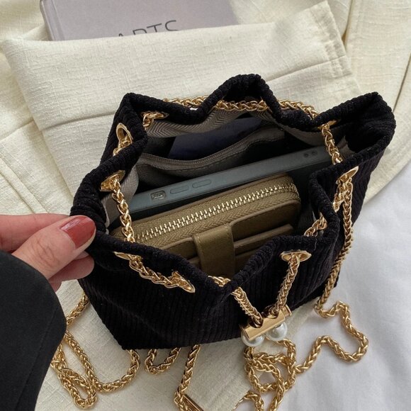 Elegant Black and Gold Women's Bag - Picture 6 of 6